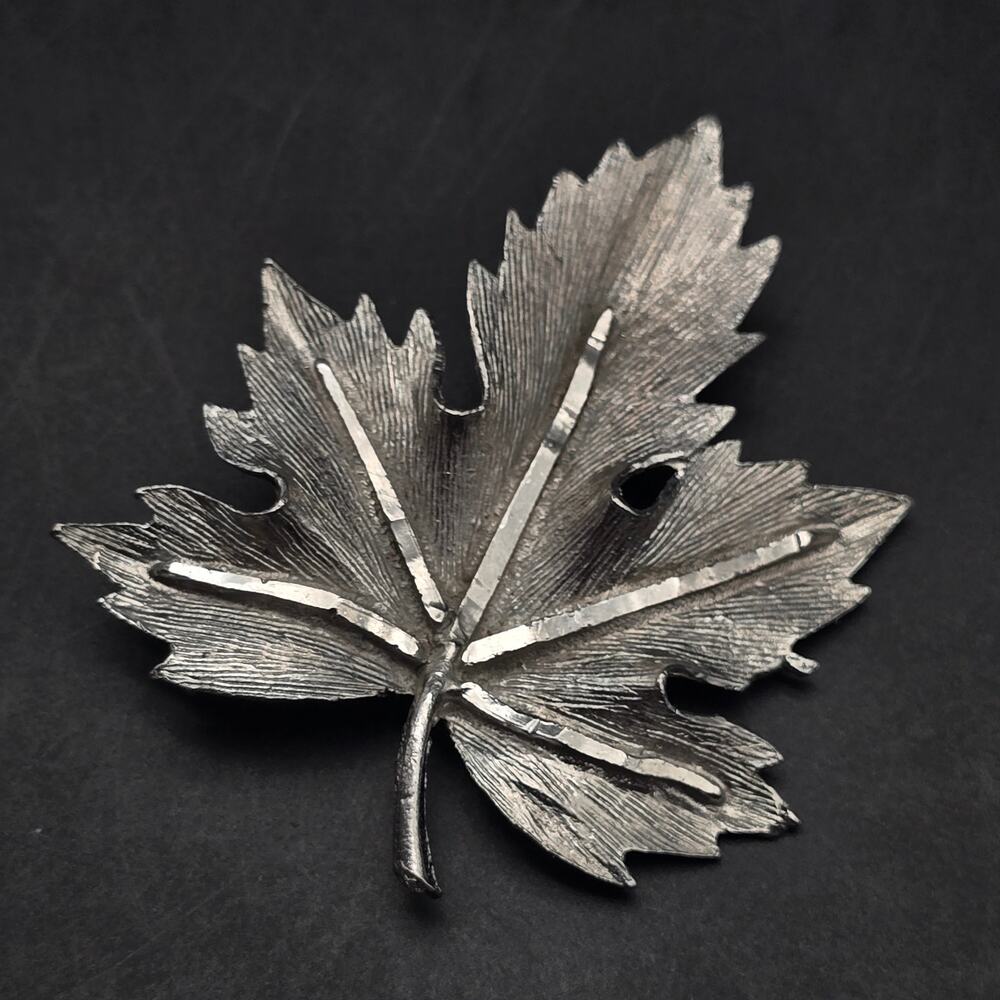 Lisa Jewels Silver Tone Maple Leaf Brooch Vintage Costume Jewelry